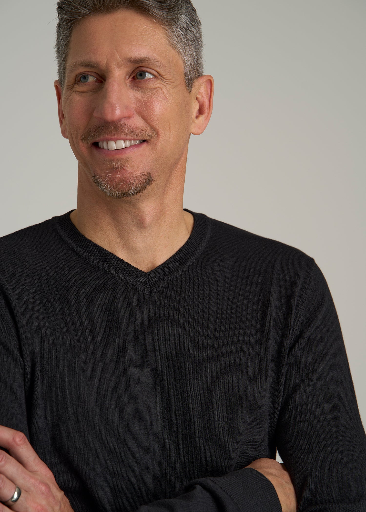 Everyday V-Neck Sweater for Tall Men in Black