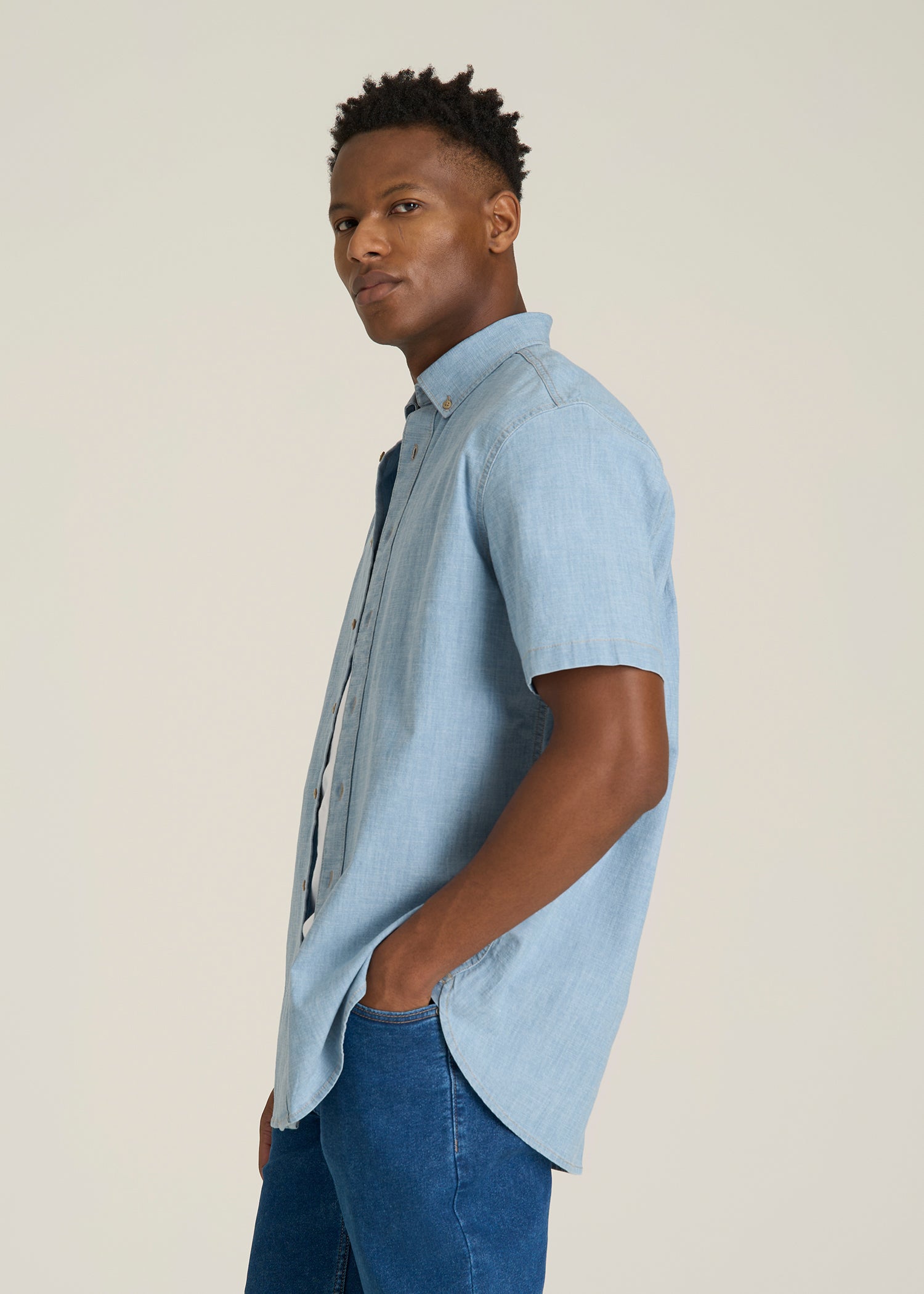 Short Sleeve Chambray Shirt for Tall Men in Light Blue Chambray