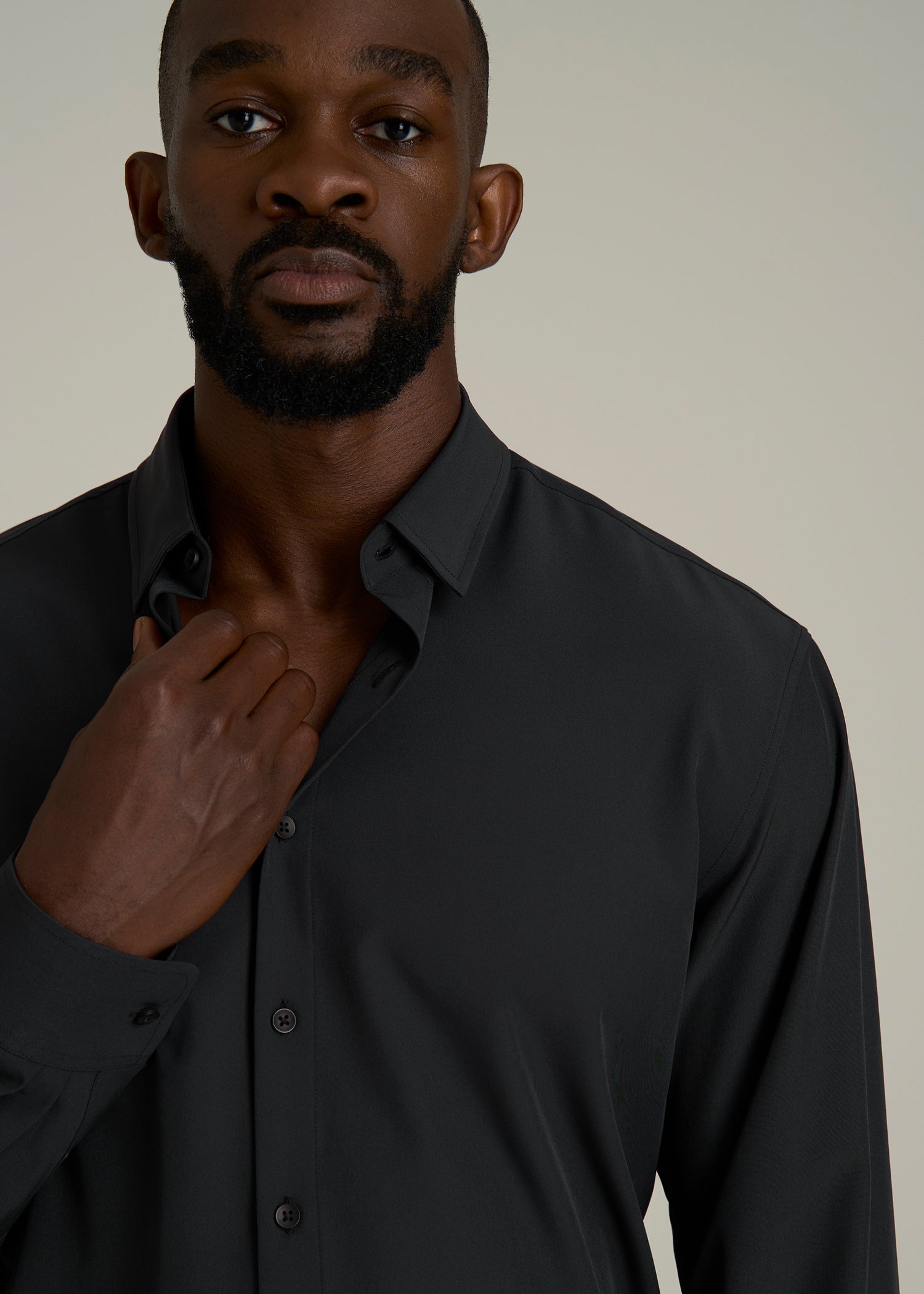 Traveler Stretch Dress Shirt in Black